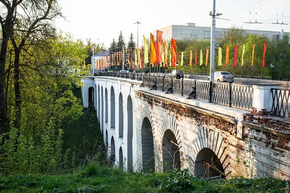 Каменный мост история. Березуйский овраг Калуга. Каменный мост Калуга. Гагаринский мост Калуга. Каменный мост в Калуге 2022.