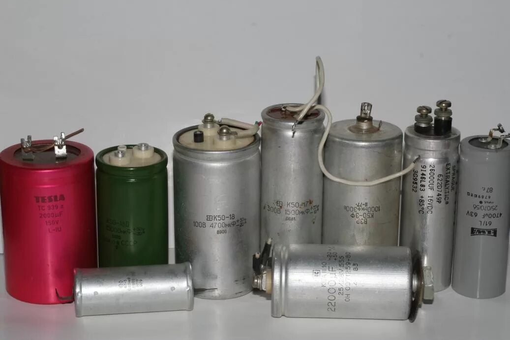 Конденсатор 2200пф 3кв н20. Конденсаторы a5e. Керамические конденсаторы 25v 220 mf. 35v 470uf аксиальные. Конденсаторы к40у-9 в звуке.