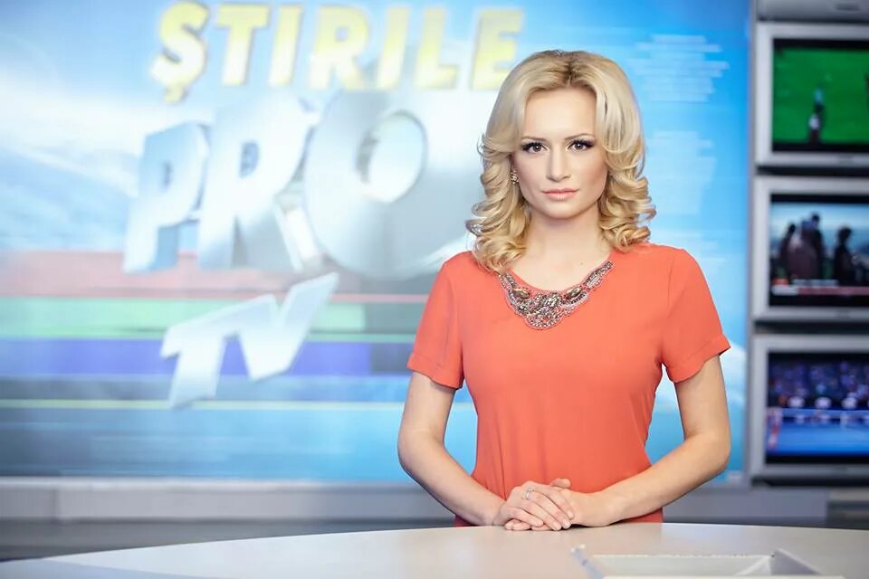 Ведущая программы наши. Ведущая программы блондинка. pro tv chișinău.