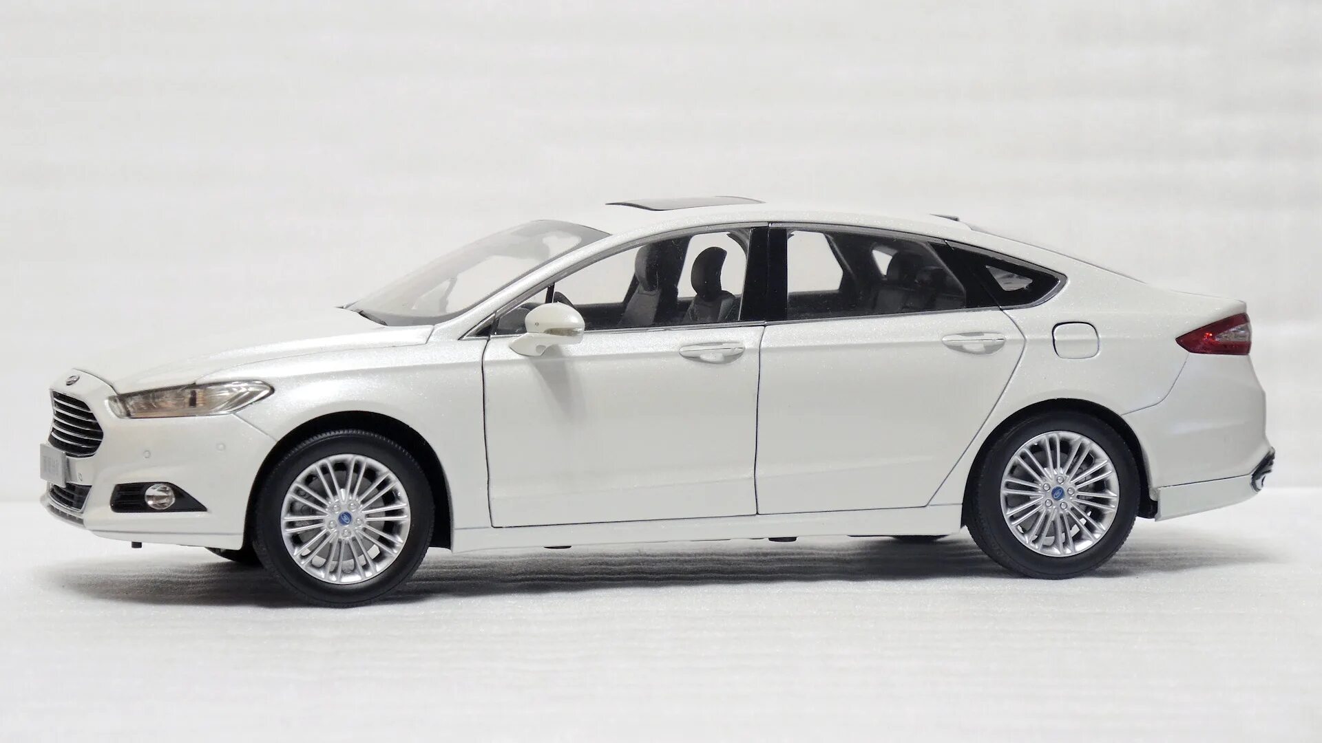 1 18 2017. 1 18 Ford Mondeo. Форд Мондео 4 1/18. Форд Мондео 1/18. Ford Mondeo универсал модель 1:18.