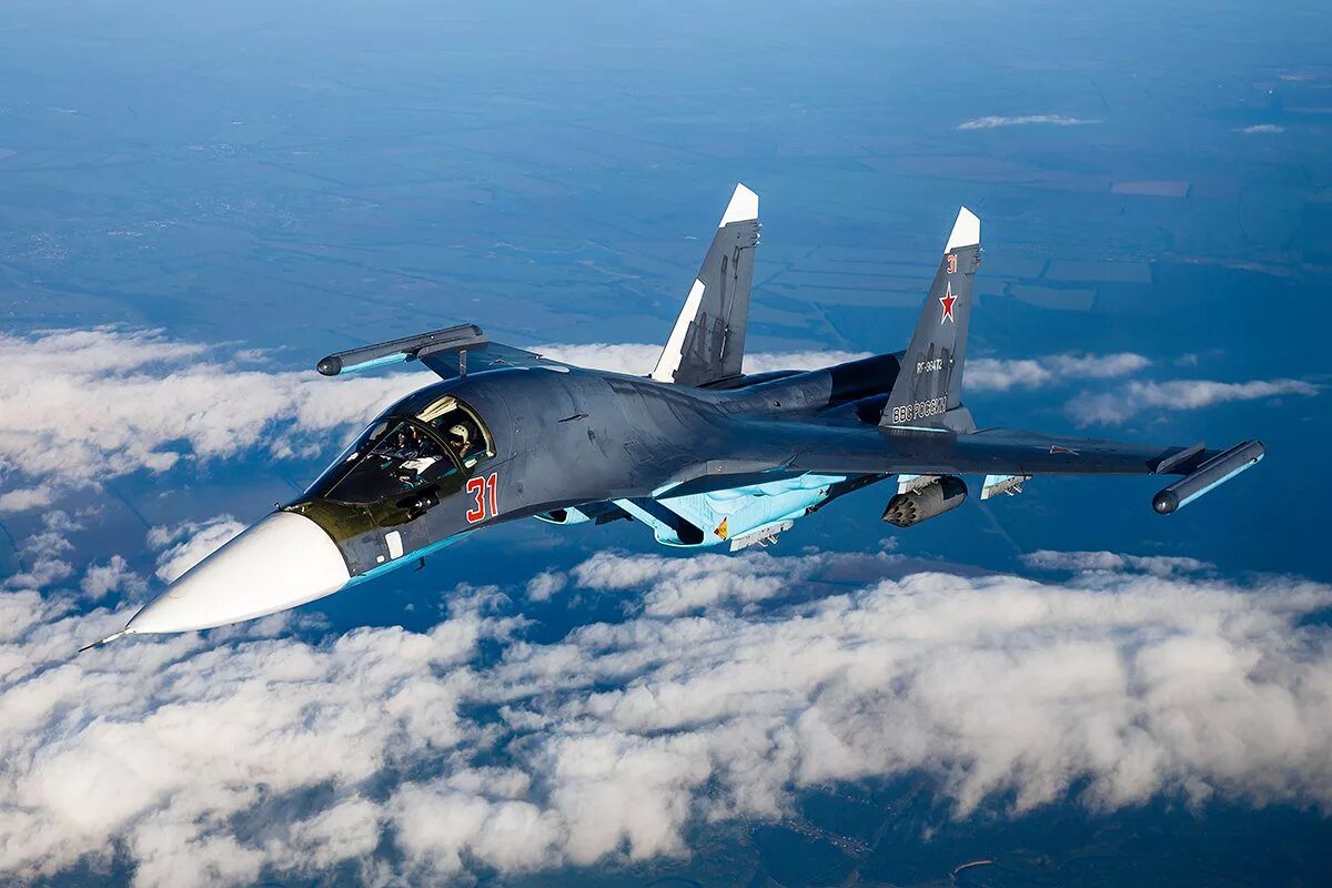 Сегодня летал истребитель. Су-34 истребитель. Су-34 бомбардировщик. Су-34 ВКС. Су34 самолет.