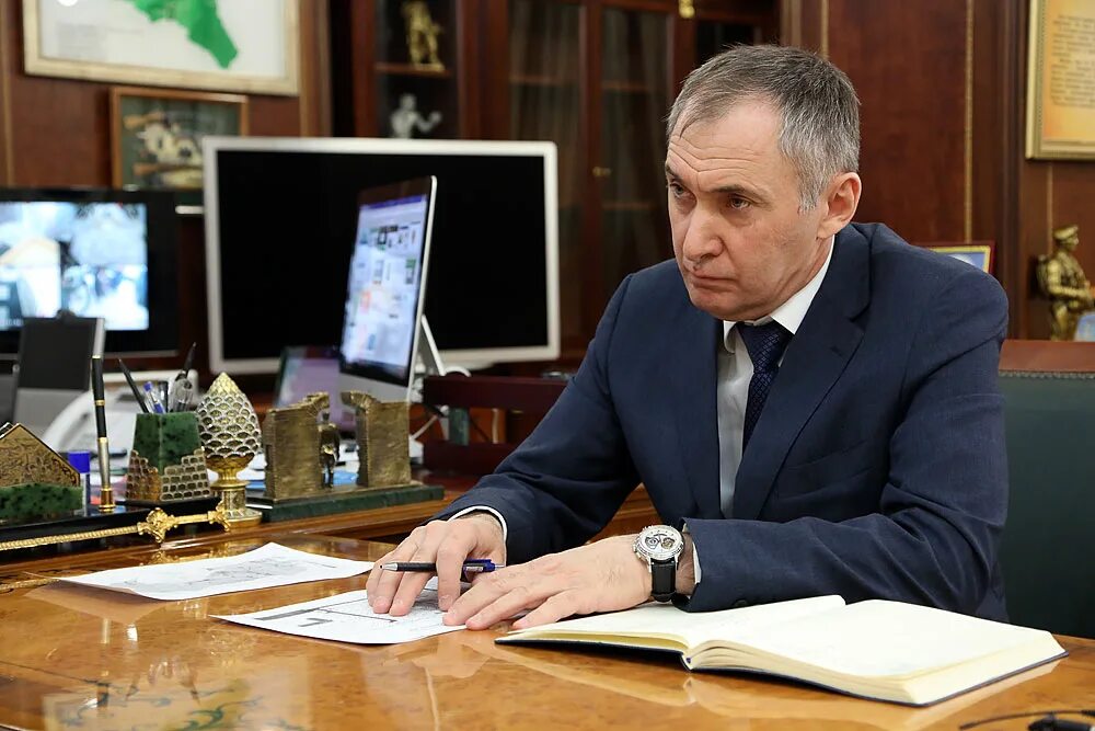 советники главы республики. советники главы республики. ганакаев адильхан ярашевич. советники главы республики. советник главы республики башкортостан.