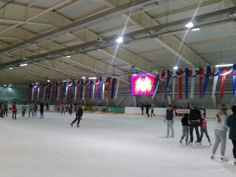 Ледовый дворец вологда пугачева каток. Ледовый вологда пугачева. Ледовый вологда пугачева. Ледовая арена великий устюг. Ледовая арена вологда пугачева.