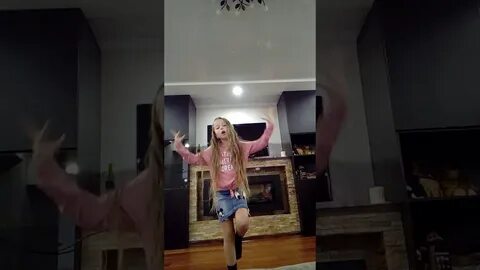 Ее первая домашняя видео