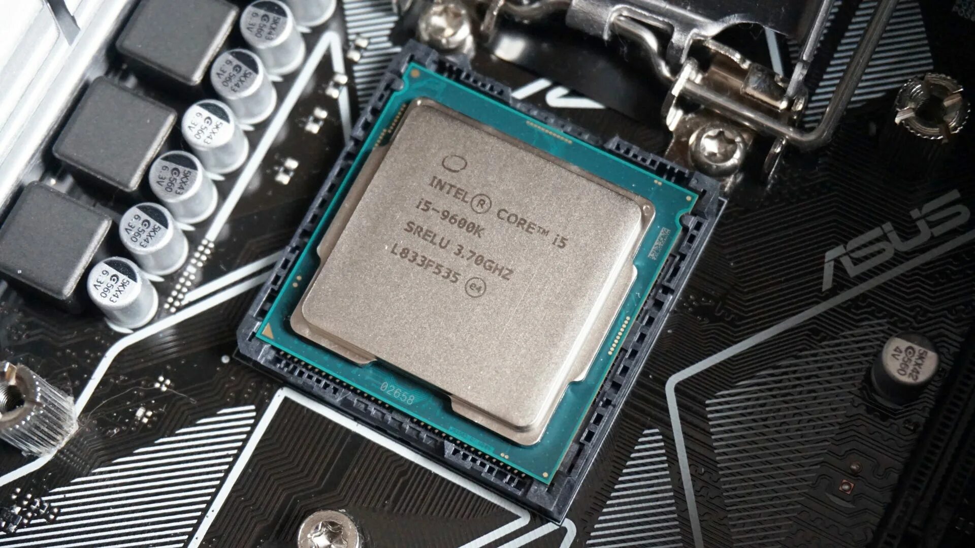 Intel i5 9600k. Core i5 9600k. Процессор Intel Core i5-9600k. Intel Core i5-8600. Памяти мощнейшим процессором и