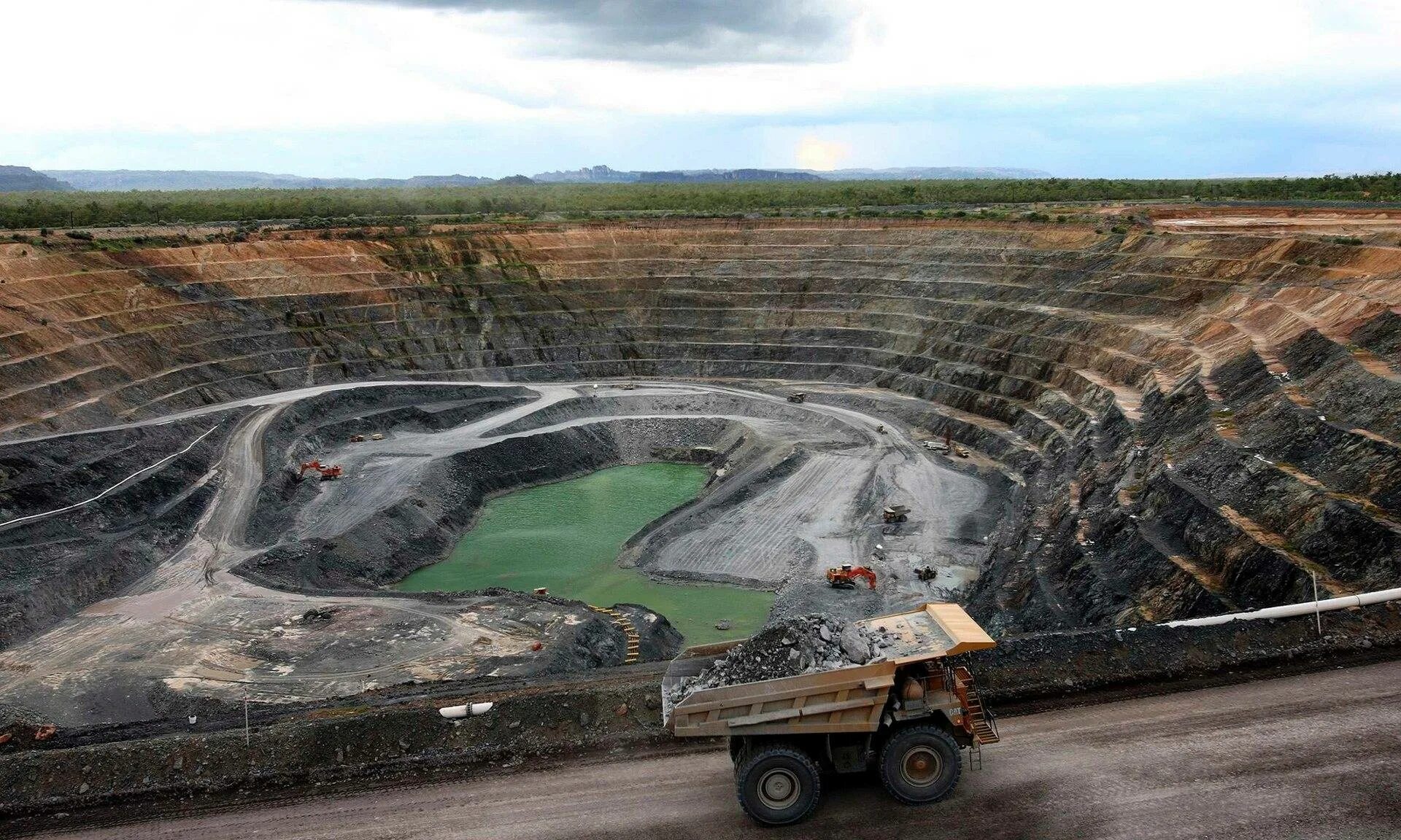 Урановое месторождение Рудный. Месторождение урановой руды Австралии. Месторождения урановых руд в Австралии. Добыча урана в Австралии.