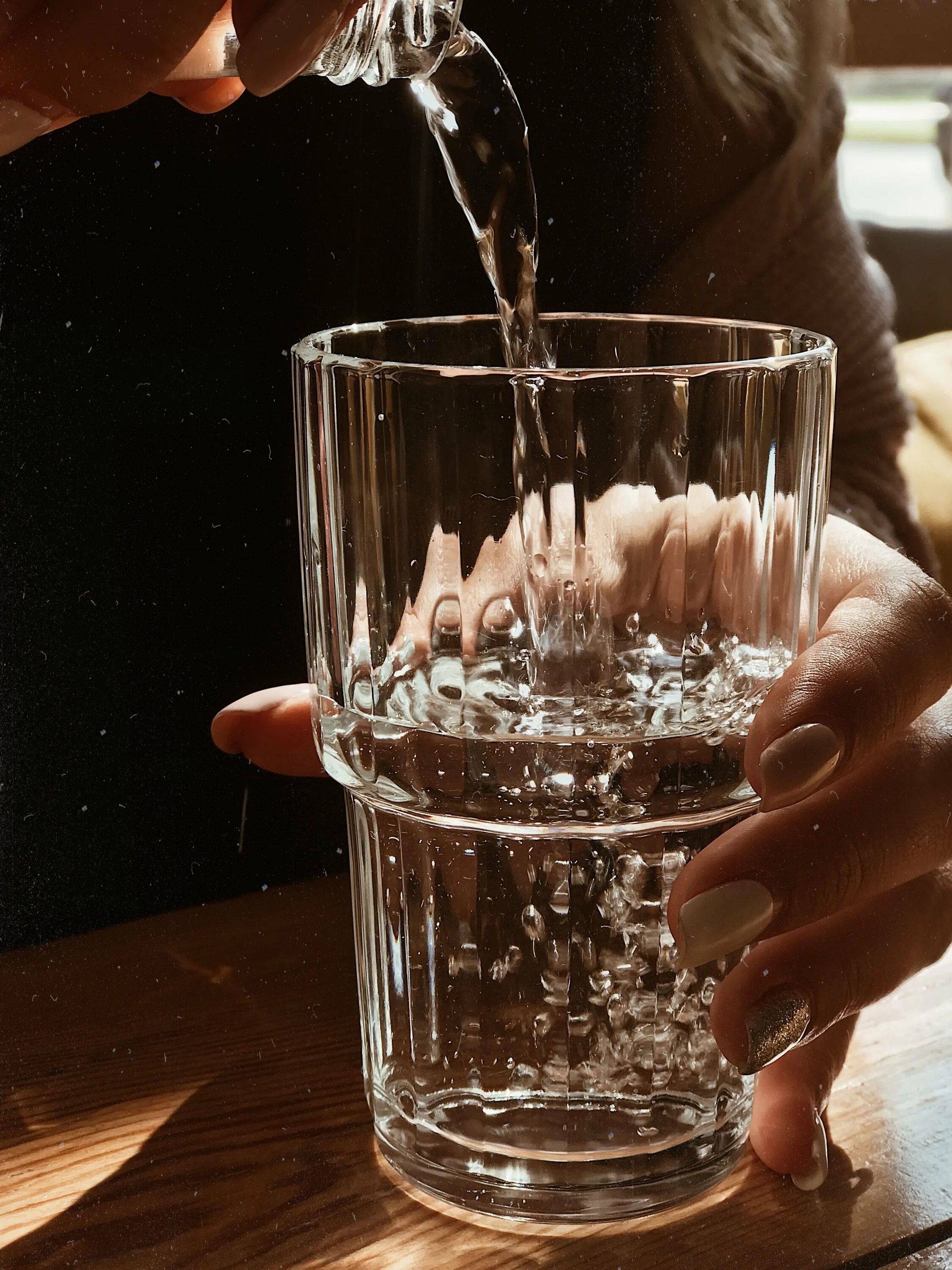 Стакан воды. Стакан воды Эстетика. Эстетичный стакан воды. Красивые стаканы для воды.