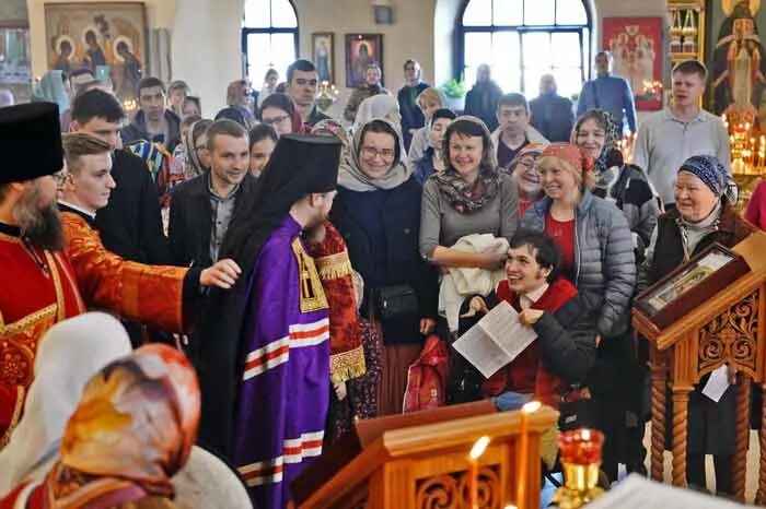 храм в солнцево расписание. батюшки в храме сергия радонежского в солнцево. храм в солнцево расписание. сергиевская церковь солнцево. солнцево храм сергия радонежского иконостас.