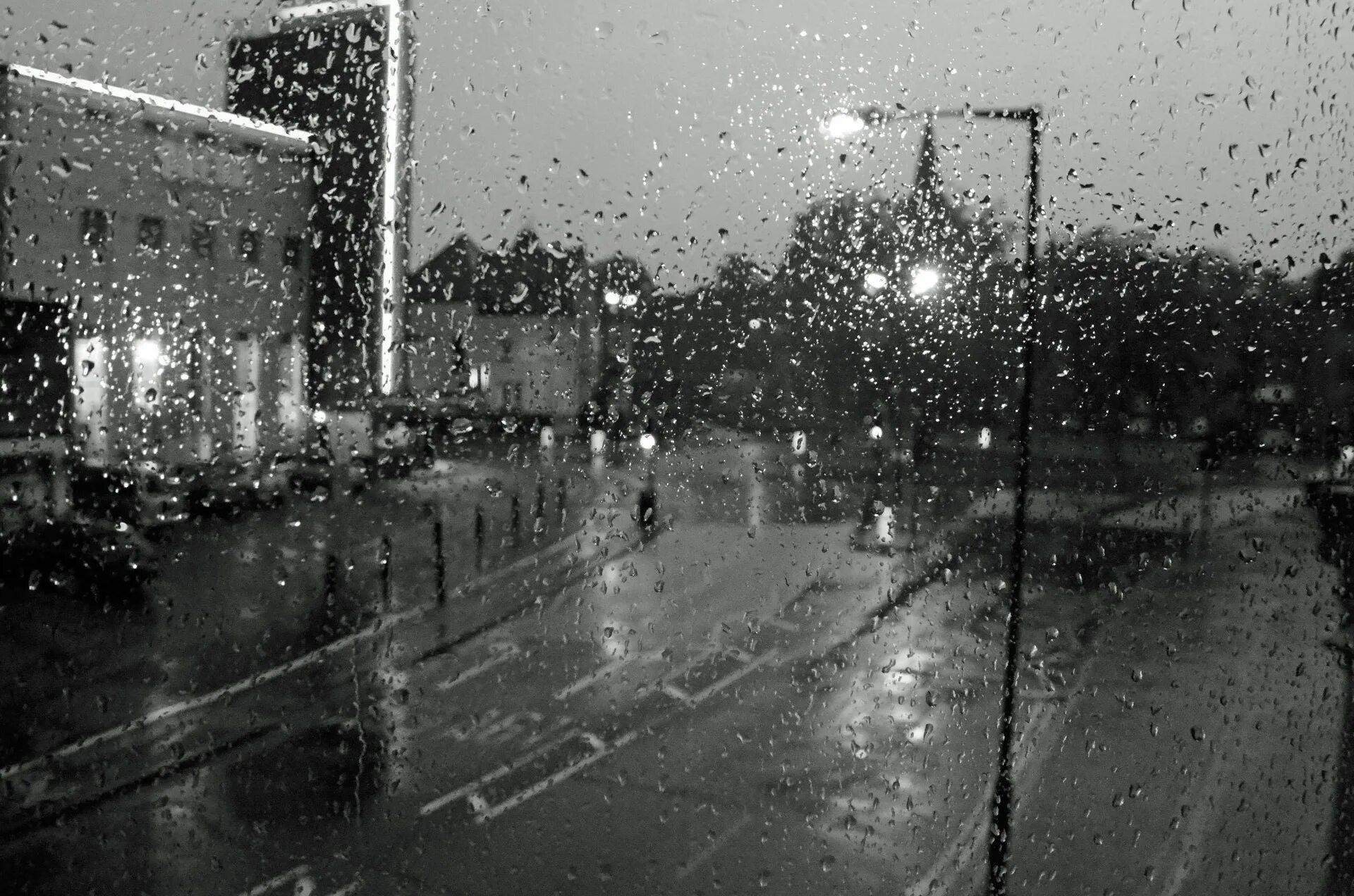 Дождь в окне. Дождь за окном. Серый дождь. Дождливое окно.