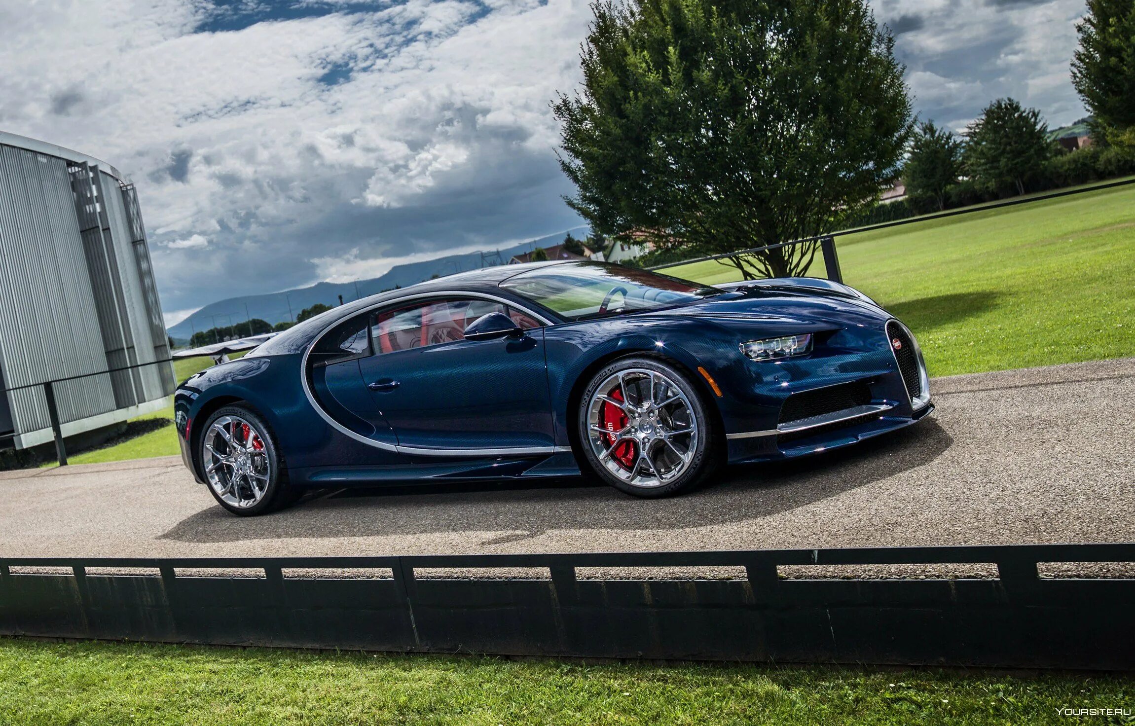 Машина bugatti chiron. Бугатти ЧИРОН. Бугатти Шерон. Бугатти Шерон спорт. Бугатти Шерон Золотая.