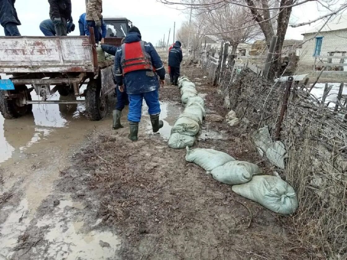 Наводнение в костанае. Паводок. Наводнение ЗКО. Эвакуация фото. Паводок фото.