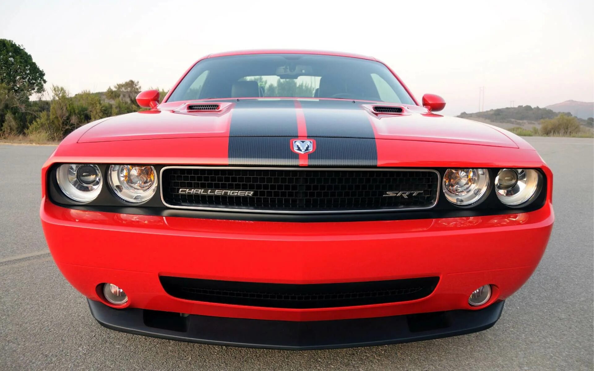 Отзывы челленджер. Dodge Challenger 2007. Dodge Challenger srt8 2014. Dodge Challenger srt8 III. Dodge Challenger Challenger.