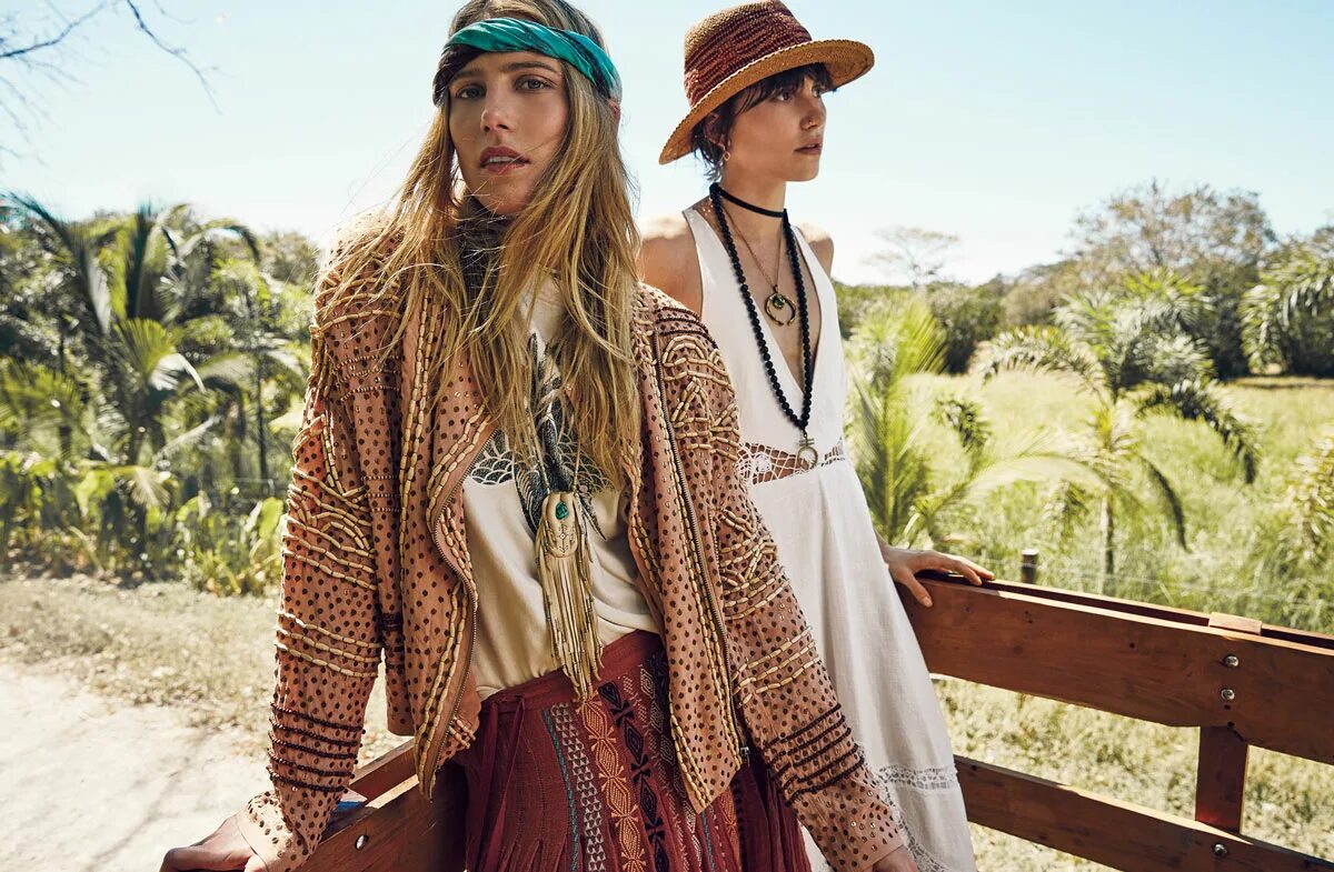 Стиль бохо дебора. Стиль бохо в одежде для женщин. Украшения в этническом стиле. Хиппи бохо шик. Пляжная бижутерия.