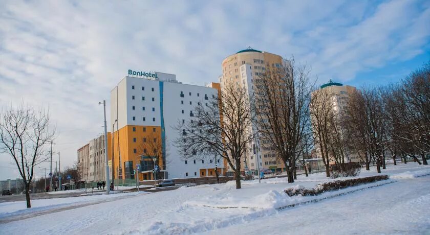 Bonhotel минск. Бонотель минск. bonhotel. отель бон беларусь. бонотель минск вид из окна.