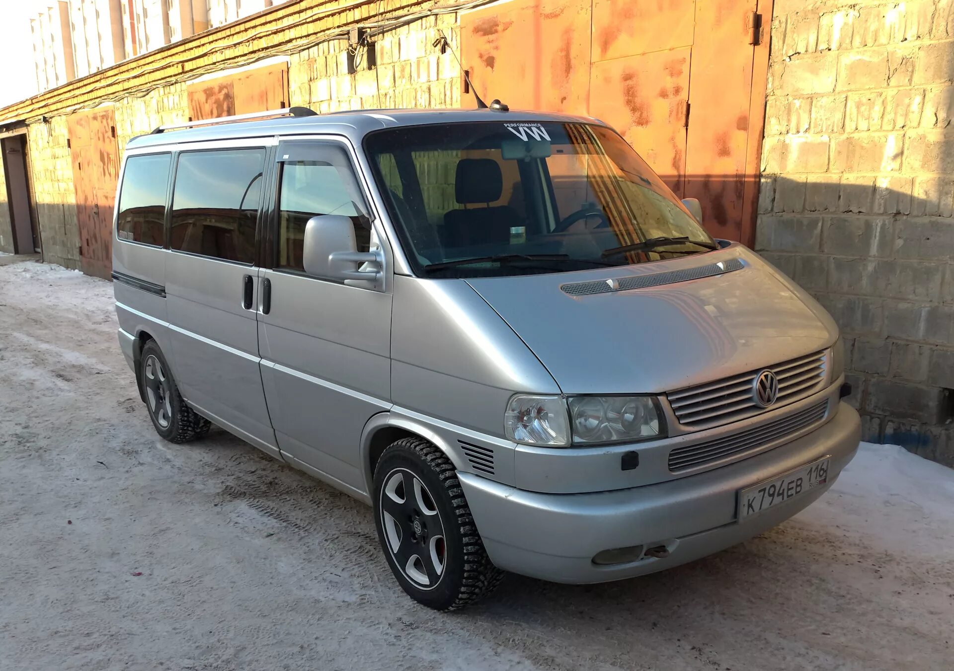 Транспортер т4 с пробегом. Фольксваген Каравелла т4. Volkswagen т4 Каравелла. VW t4 Caravelle 2003. Фольксваген т4 2002 год.