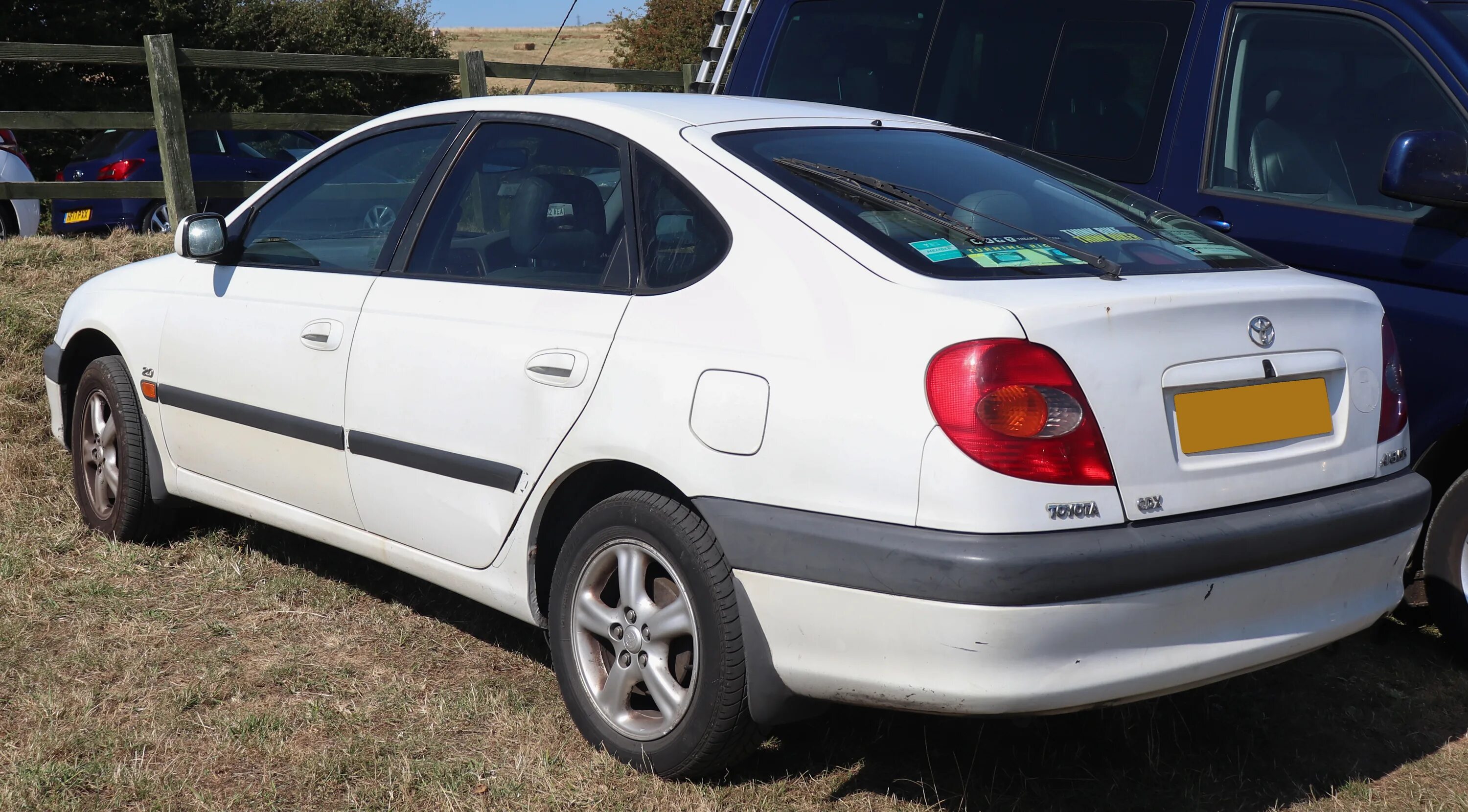 Авенсис 98 года. Toyota Avensis 1998. Тойота Авенсис 1998. Тойота Авенсис 2000 лифтбек. Avensis 2000 лифтбек.