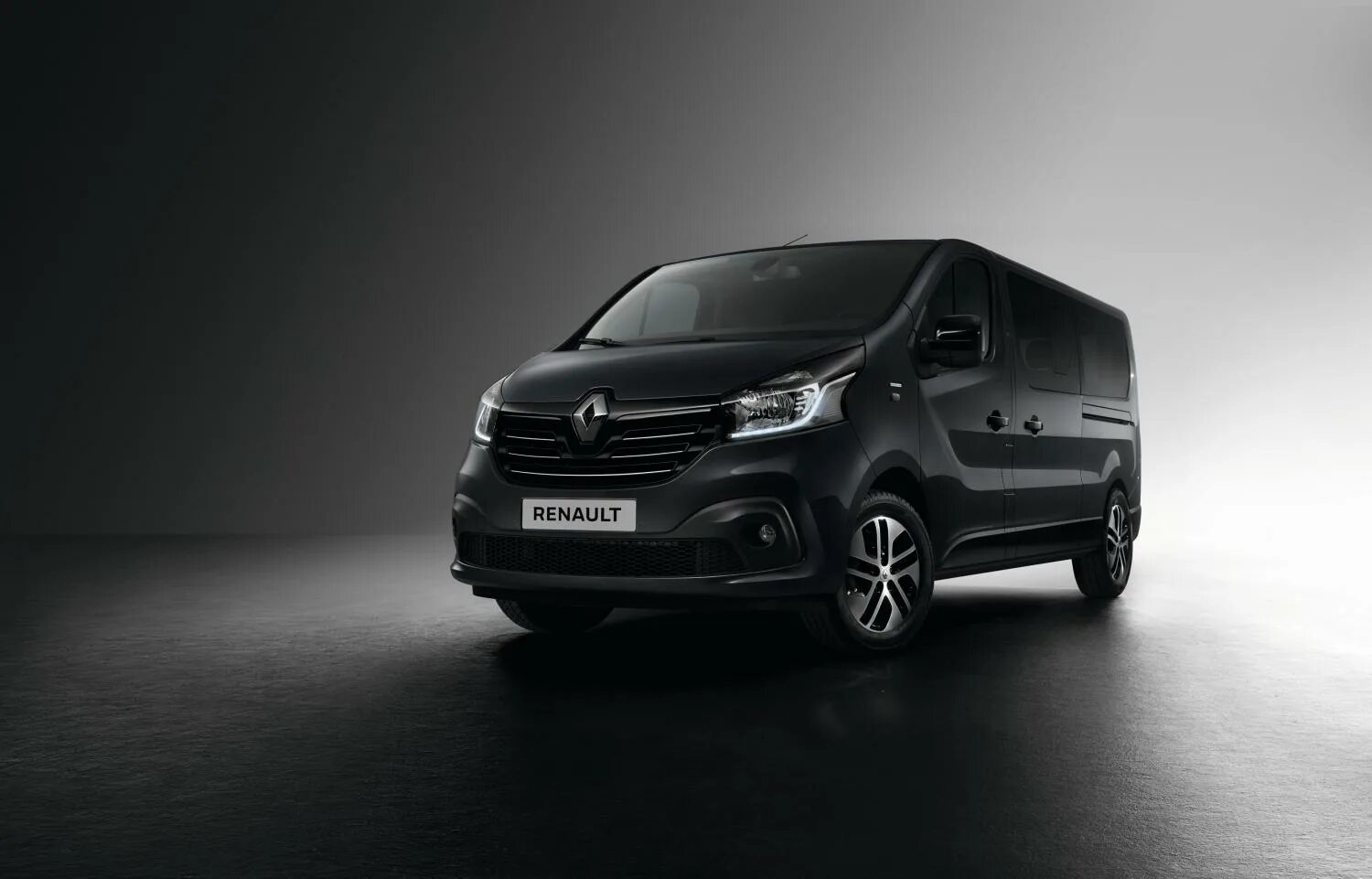 Renault Trafic SPACECLASS. Рено трафик 2017. Рено трафик 18 года. Renault трафик 2017.