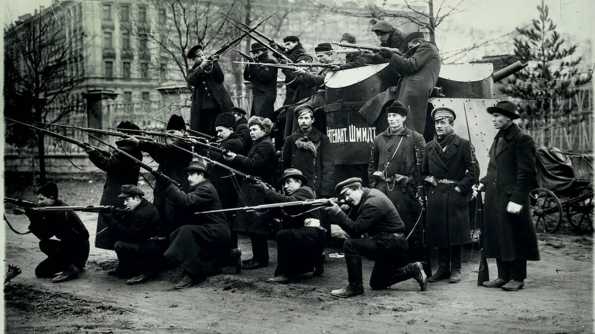 Мятеж 1917 года. Октябрьская революция Петроград 1917. 1917 Года Большевистская революция. Октябрьское вооружённое восстание в Петрограде. Октябрьская революция 1917 восстание юнкеров.