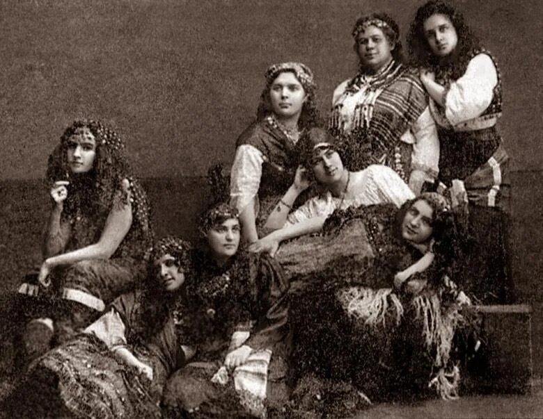 австро венгерские цыгане. цыганский табор 20 век. цыган по бессарабии. бессарабия цыгане. цыгане 20 века.