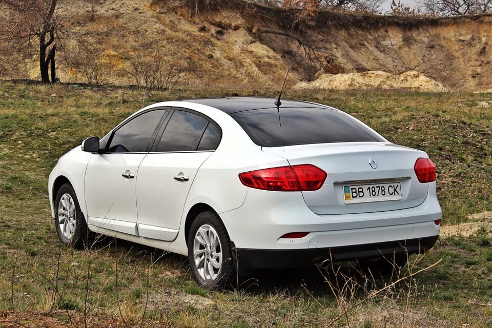 Купить б/у Renault Fluence I 1.6 AT (106 л.с.) бензин автомат в Москве: серый Ре
