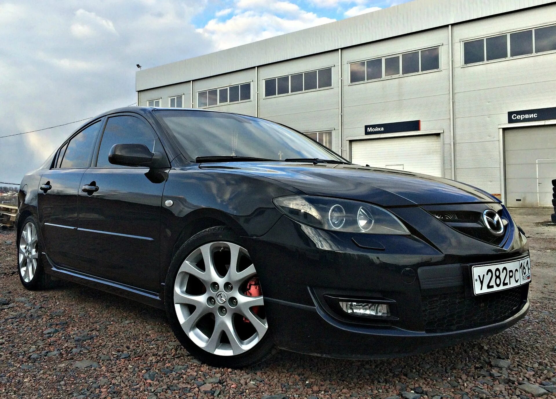 Какие диски мазда 3 бк. Mazda 3 bk r18 седан. mazda 3 bk диски r18. мазда 3bk r18. mazda 3 bk седан на дисках.