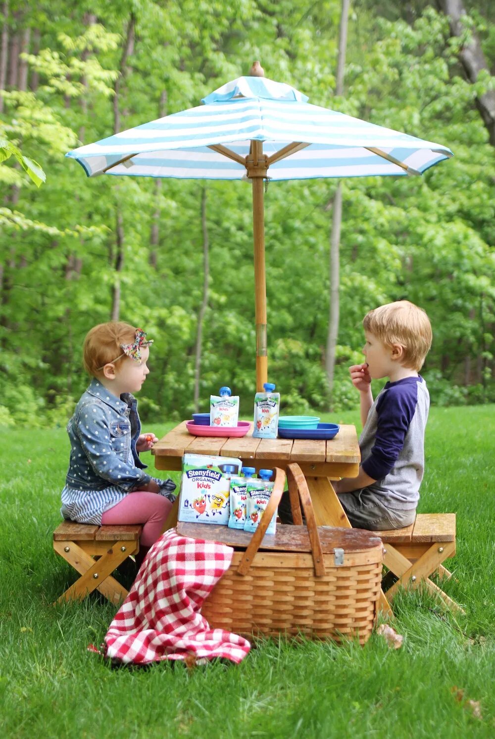Детская пикника. Детский пикник. Детский стол для пикника. Идеи для пикника с детьми. Пикник в детском саду.