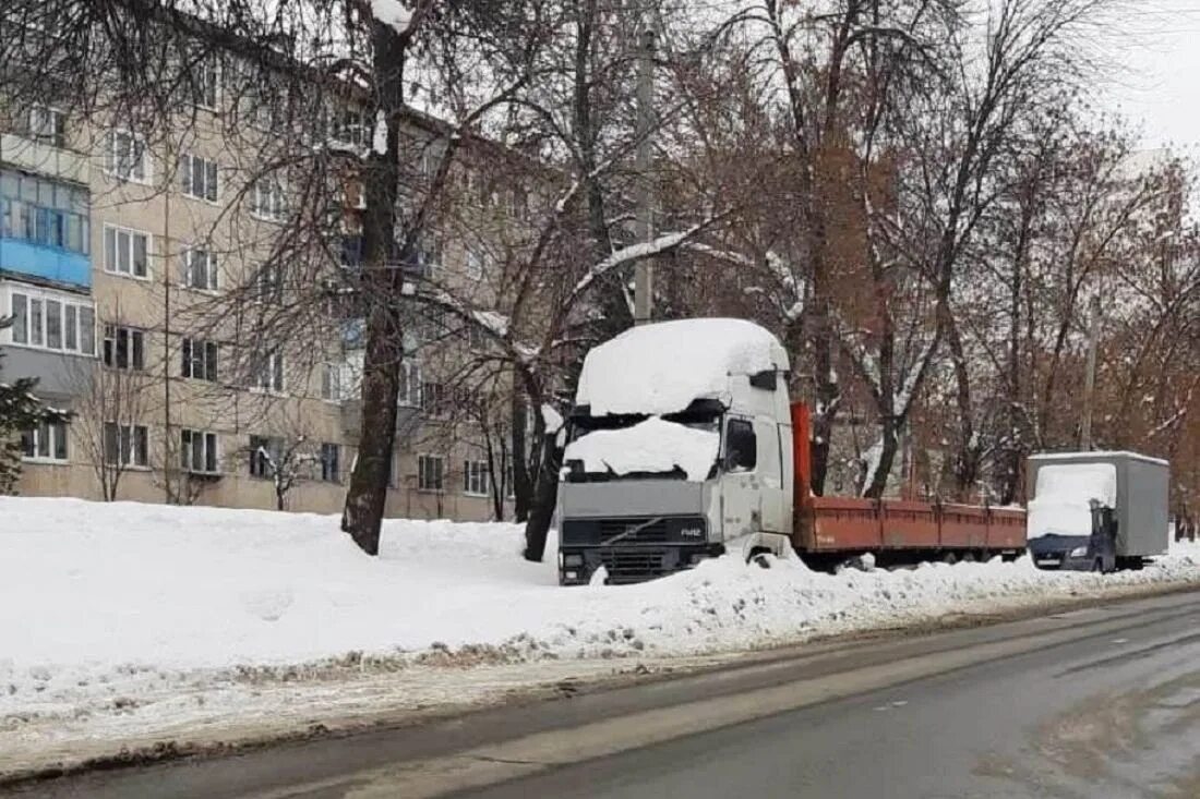 Снег в пензе. Пенза в сугробах. Пенза в 2010 году. Возят снег в Пензе. КАМАЗЫ возят снег в Пензе.