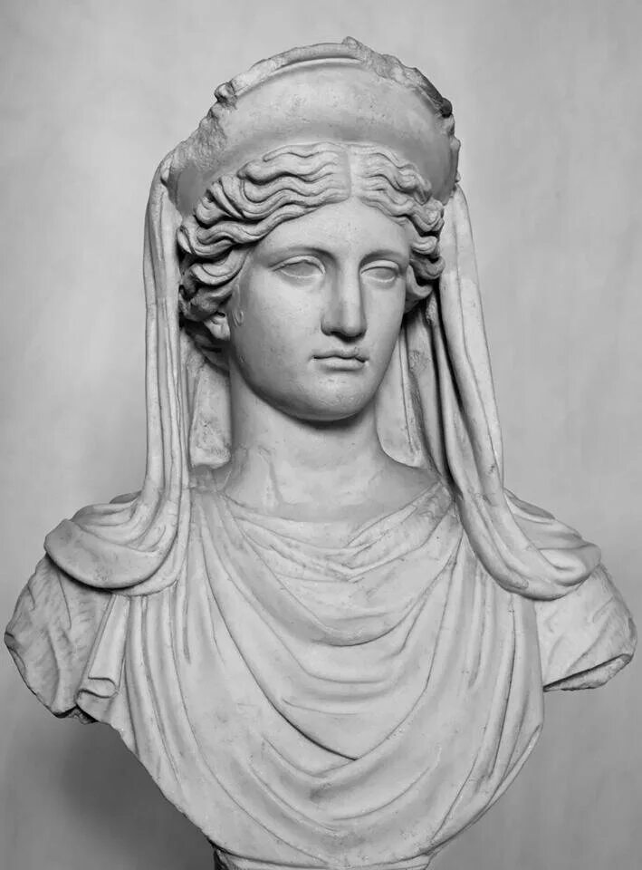 Бог плодородия в греции. Деметра скульптура древней греции. Деметра бог древней греции. Бог плодородия в греции. Богиня деметра статуя.