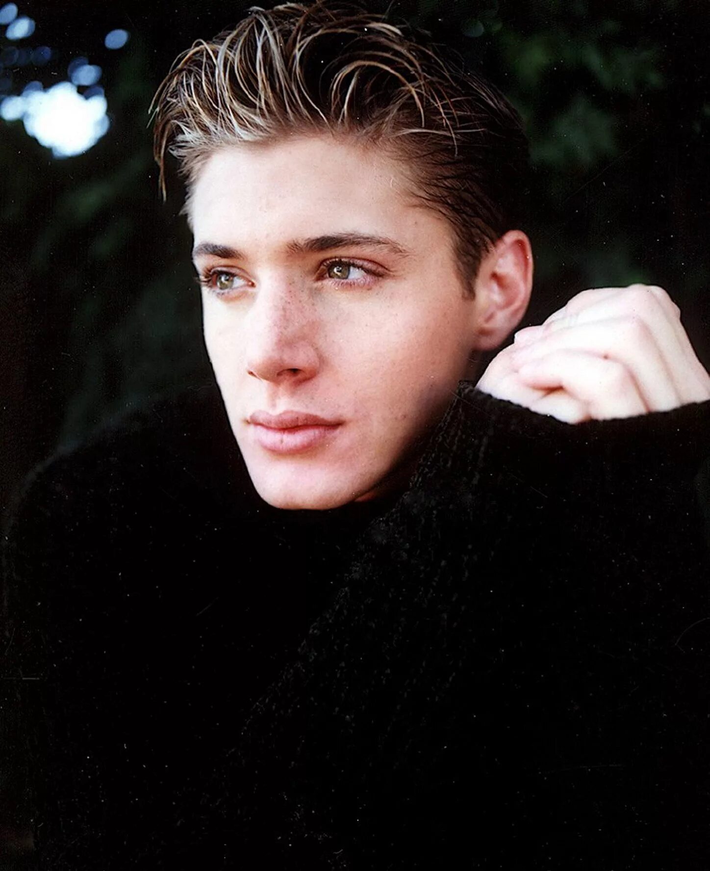 молодой абсолютно. дженсен эклз в молодости. молодой абсолютно. леонардо ди каприо. молодой абсолютно.