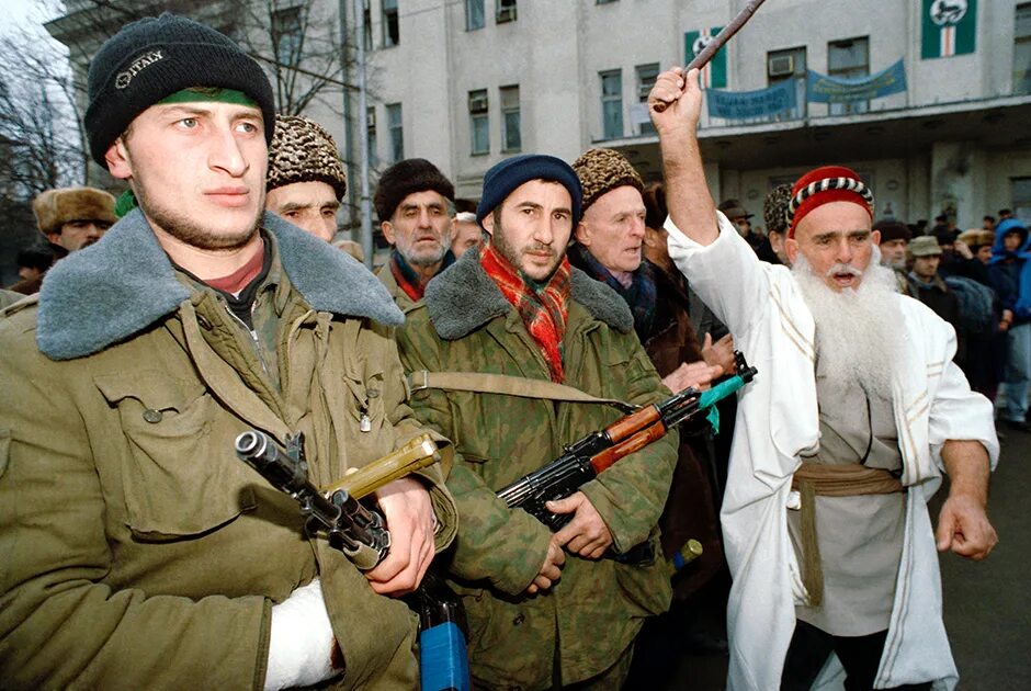 Ичкерия что за страна это где. Чеченские солдаты 1995 Ичкерия. Чечня 1995 штурм Грозного дудаевцы. Чечня Грозный 1995 боевики.