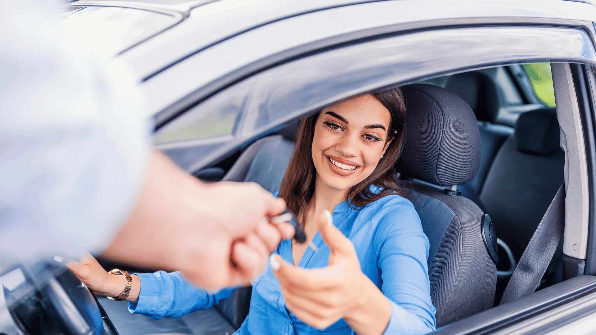 Renting a car. Автомашины и бизнес леди. Прокат авто от компании. Orient rent car табличка. Ала автомобиля