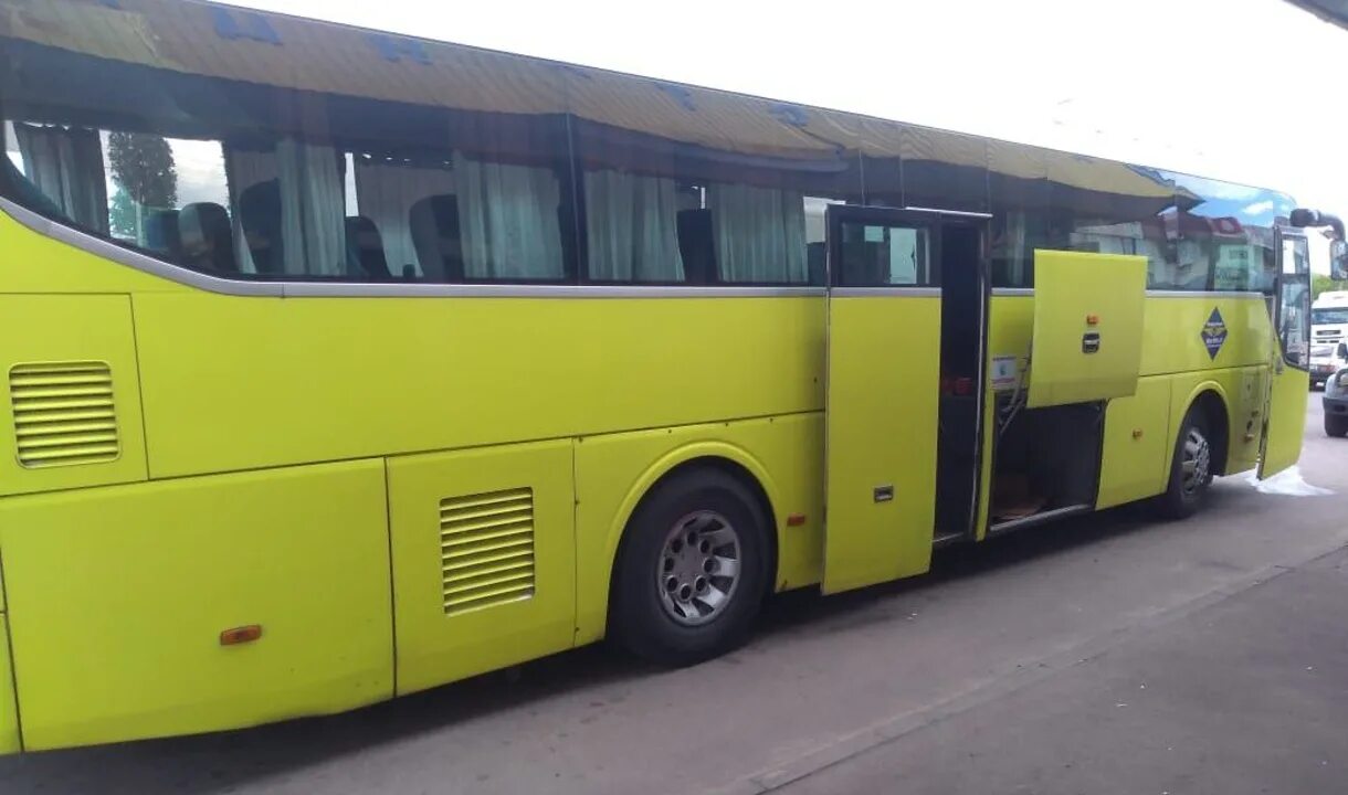 Можно колеса автобус. Автобусное колесо. Пассажирский автобус. Воронежский автобус. Рейсовый автобус фото.