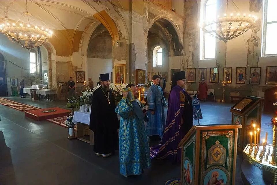 Храм троицы при бывшем приюте бахрушиных. Храм живоначальной троицы при бывшем приюте бахрушиных. храм живоначальной троицы на алексеевской. храм при приюте бахрушиных. храм живоначальной троицы в бахрушинском приюте внутри.