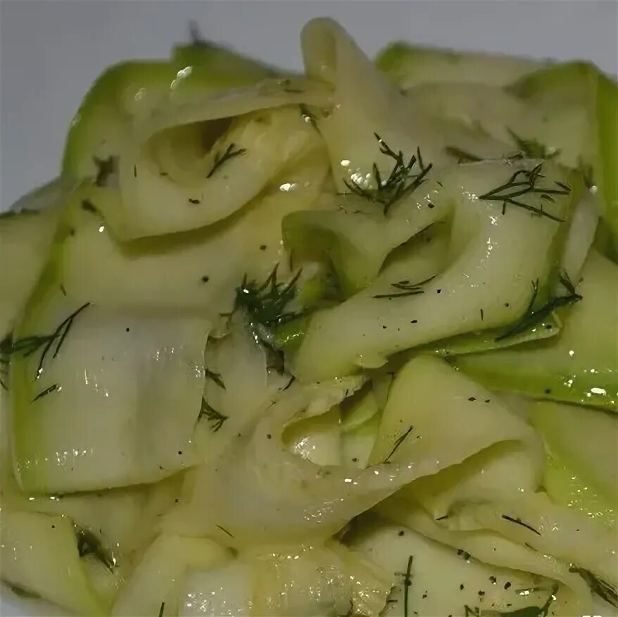 Как приготовить вкусно кабачки маринованные. Корейские кабачки. корейский салат из кабачков. кабачки маринованные по-корейски. кабачки по-корейски быстрого приготовления.