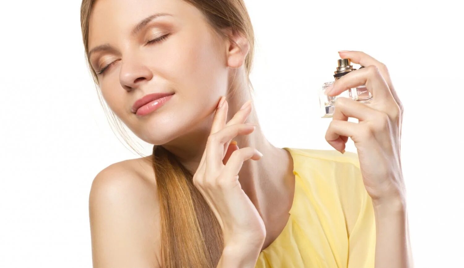 Духи для женщин. Девушка выбирает парфюм. Девушка с косметикой. Косметика для женщин. Спиритический сеанс вызов духа.