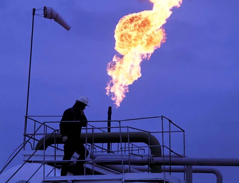 Попутный нефтяной ГАЗ. Газовый факел. Попутный нефтяной ГАЗ добыча. Сжигание попутного нефтяного газа.