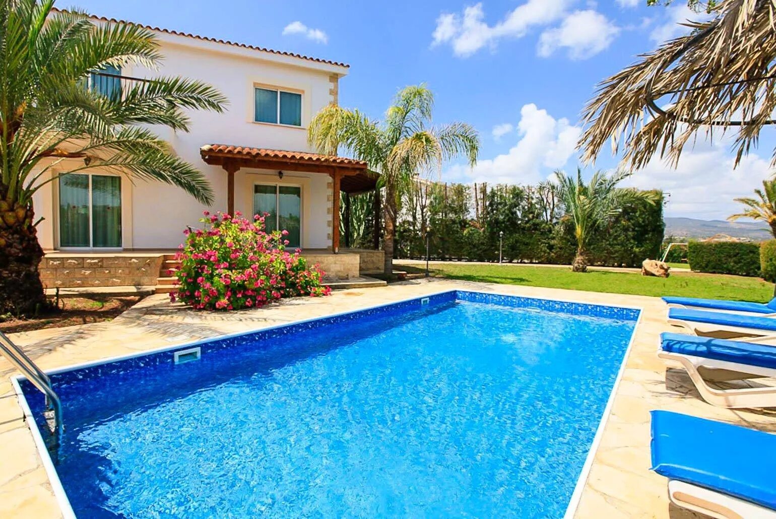 Кипр вилла с бассейном. Кипр вилла бассейн. Айя бассейн. Кипр вилла бассейн. Бассейны кипра.