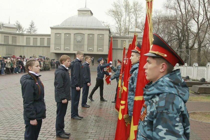 Край Знамени. Военная часть Красноярск 9 мая. С днем Победы Красноярский край. Знамени Победы в Красноярском краевом. 9 мая красноярский край