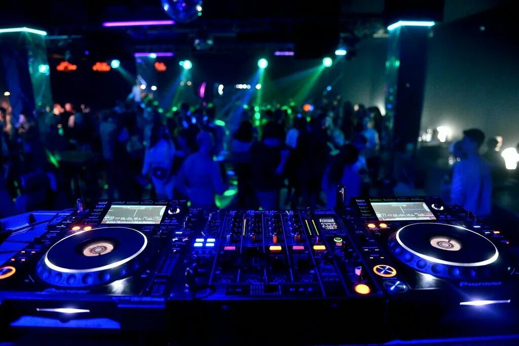 One club. клуб уан киров. One club киров. One club киров. One club experiences киров.