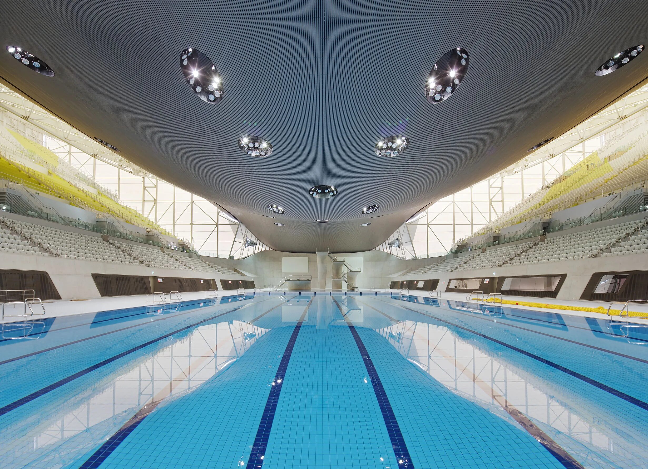 Водный центр London Aquatics Centre Лондон 2012. Центр водных видов спорта Заха Хадид. Олимпийский Водный центр Заха Хадид Лондон 2011. Олимпийский бассейн в Лондоне.