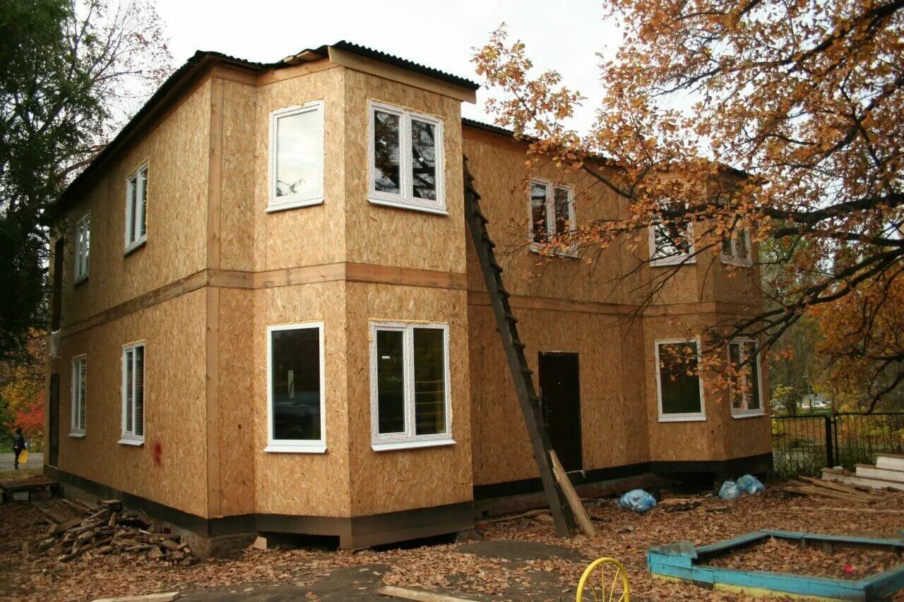 Дом из сип под ключ с отделкой. Отделка сип домов. отделка домов из сип панелей. фасады сип домов. отделка дома из сип панелей.