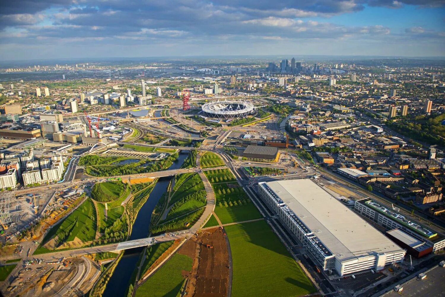 Что делать в центре города. Олимпик парк Лондон. Queen Elizabeth Olympic Park. Олимпийский парк Елизаветы в Лондоне. Queen Elizabeth Olympic Park is in ______.