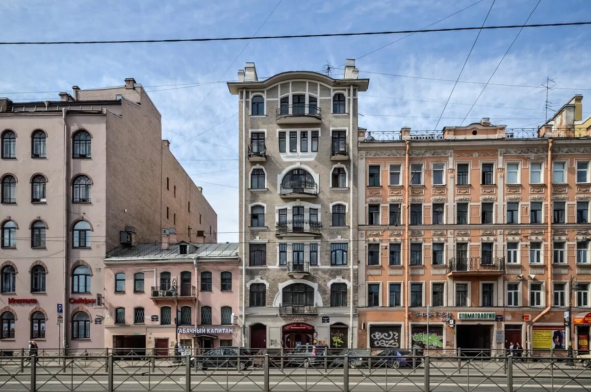 Почему в питере дома вплотную
