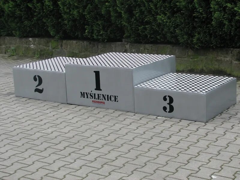 Красивый пьедестал. Пьедестал для награждения из поддонов. Трибуна для награждения спортсменов. Аренда пьедестал для выставки. Пьедестал аренда.