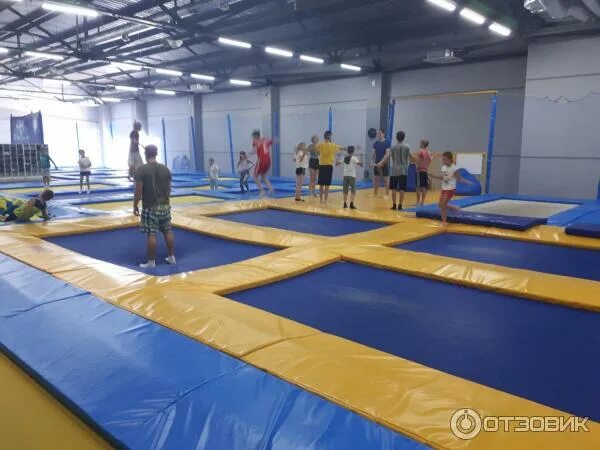 Город анапа батутный центр облака. Торговый центр алексеевский анапа. Батутный центр в облака таганрог. Облака анапское ш 5. Город анапа батутный центр облака.