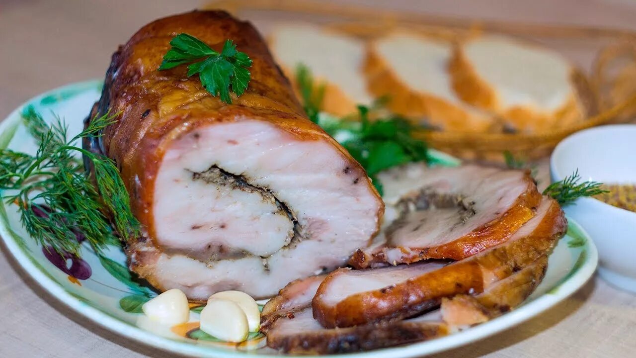 пузанина свиная. пузанина самый вкусный. сало пузанина. рулет из свиной шкуры в духовке. рулет из грудинки свиной.