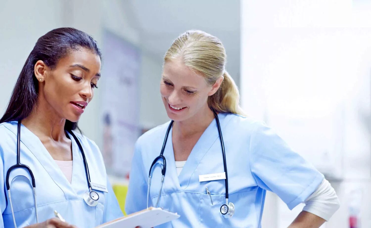 Медсестринское дело. Тобольский медицинский колледж специальности. Сестринское дело 2023. Медсестра со шприцом. Профпереподготовка сестринское дело.