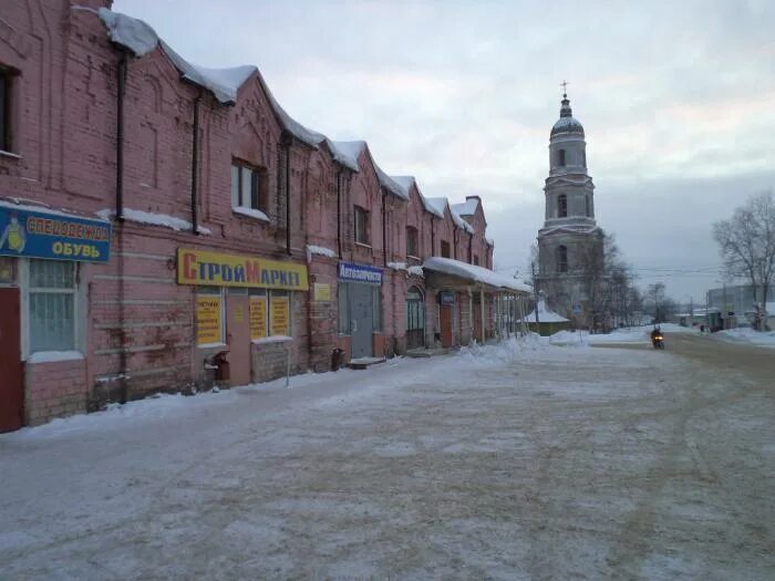 Холм тверская. Город красный холм Тверская область. Красный холм торговые ряды. Красный холм улица Пролетарская. Город красный холм площадь.