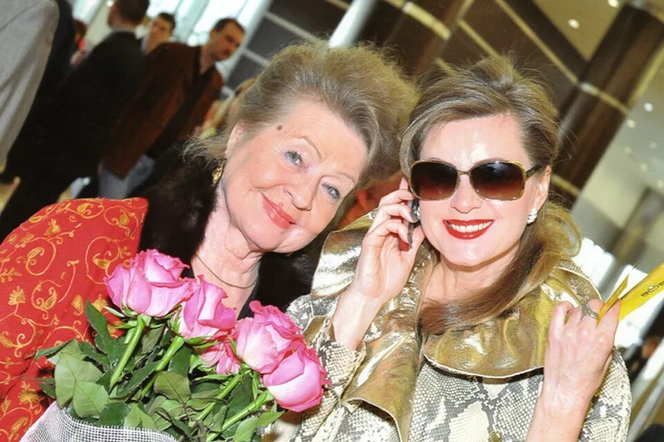 Вика цыганова мама. Вика цыганова и ее муж. Вика цыганова. Вика цыганова певица 2021. Вика цыганова мама.