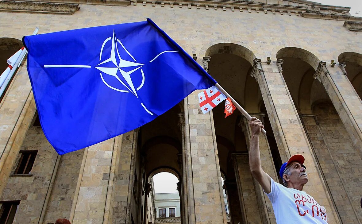 В нато ли грузия. Флаги НАТО Украины и Грузии. Флаг НАТО Грузия. Тбилиси НАТО. НАТО Украина Грузия.